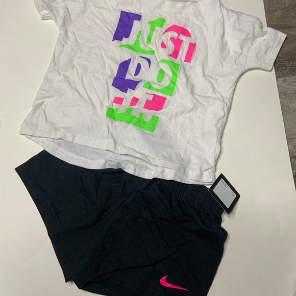 Nike Girls Two Piece - Picture 1 of 3